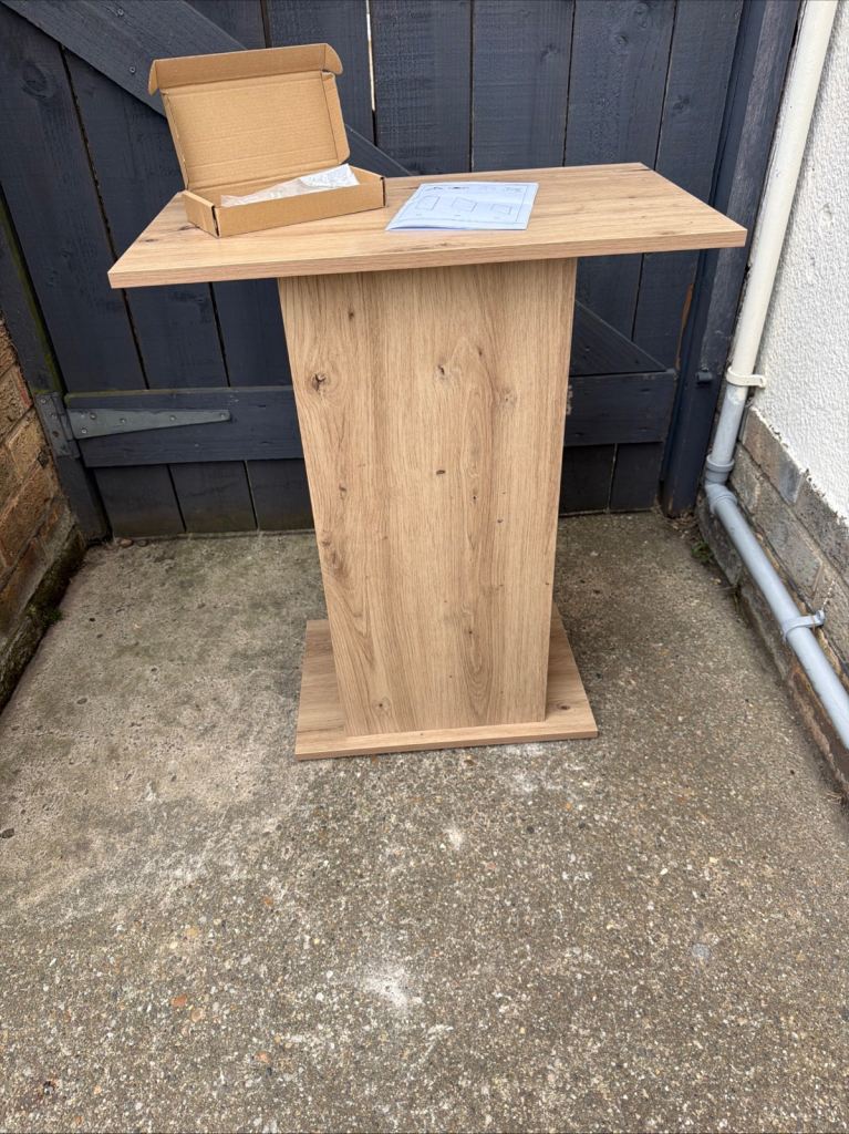 Aquarium stand with shelves 