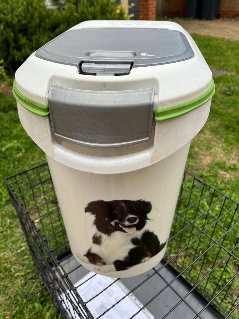 Curved Dog Food Bin, 10-12kg
