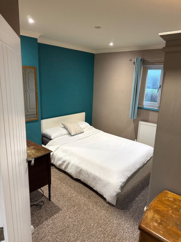 Nice double bedroom for rent.