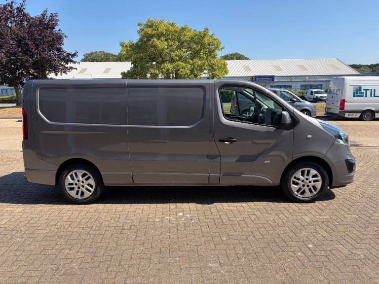Vauxhall, VIVARO, Panel Van, 2015, Manual, 1598 (cc)