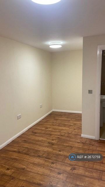 1 bedroom in Hidcote Gardens, London, SW20 (#2672759)