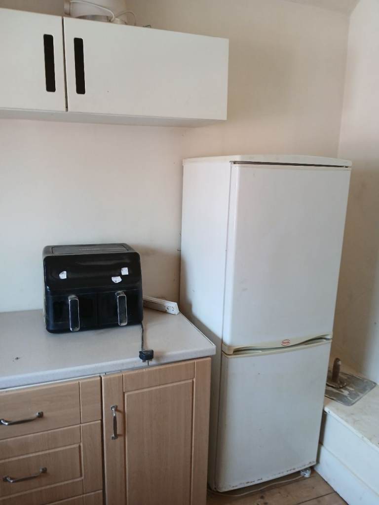 House share no bills must be working