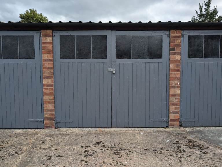 Secure, self storage lock up unit to let / rent 24/h access garage Stockport, Manchester