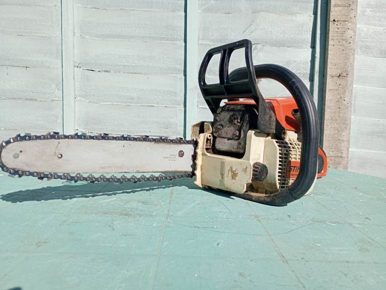 Stilh 021 chainsaw. Working and serviced. With pre mix fuel and oil 