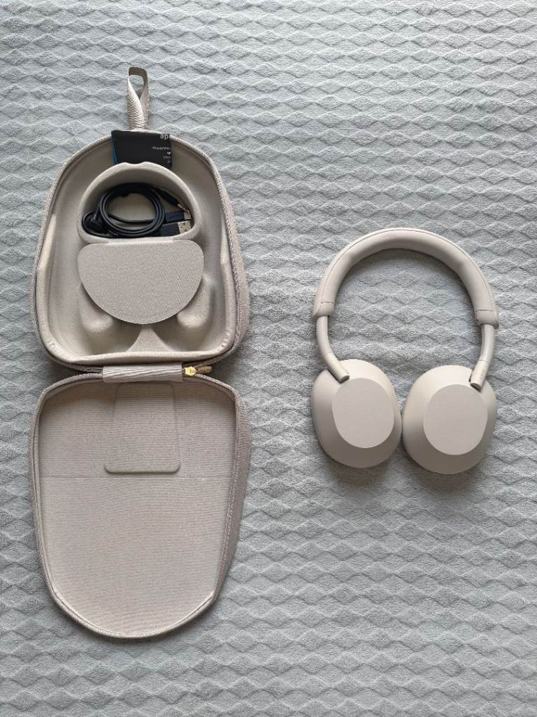 Sony WH-1000XM5 Noise Cancelling Headphones – Excellent Condition