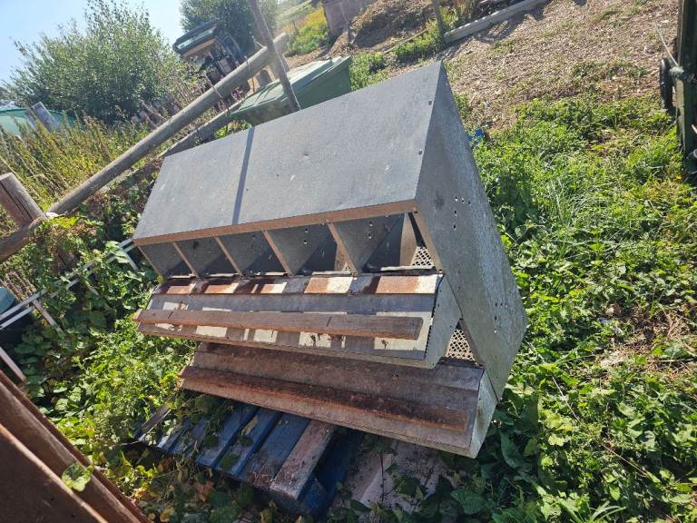 Chicken coop 10-Hole Galvanized Metal Roll-Away Chicken Nesting 