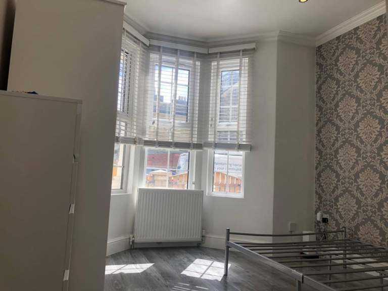 DOUBLE ROOM WITH BATHROOM TO LET 