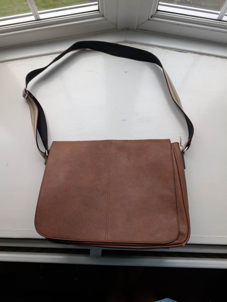 River Island Brown Faux Leather Messenger Bag – Excellent Condition