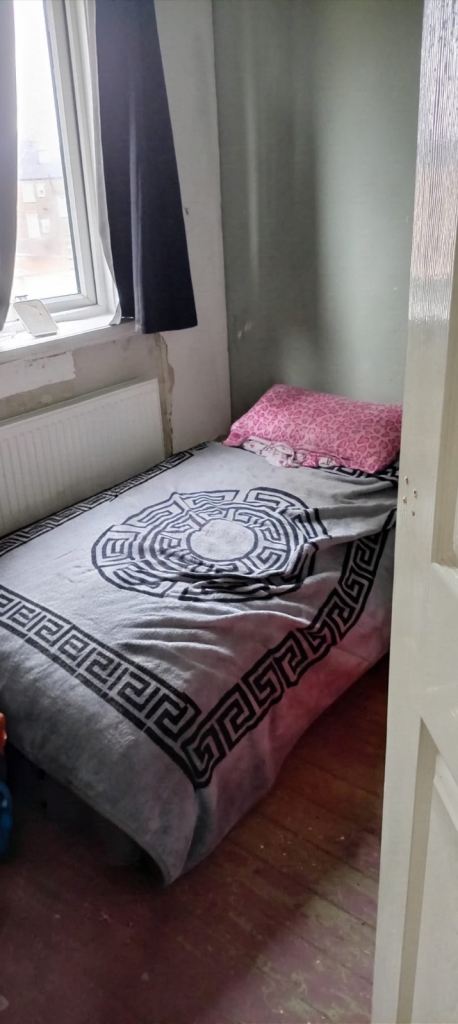 Room for rent in shared house