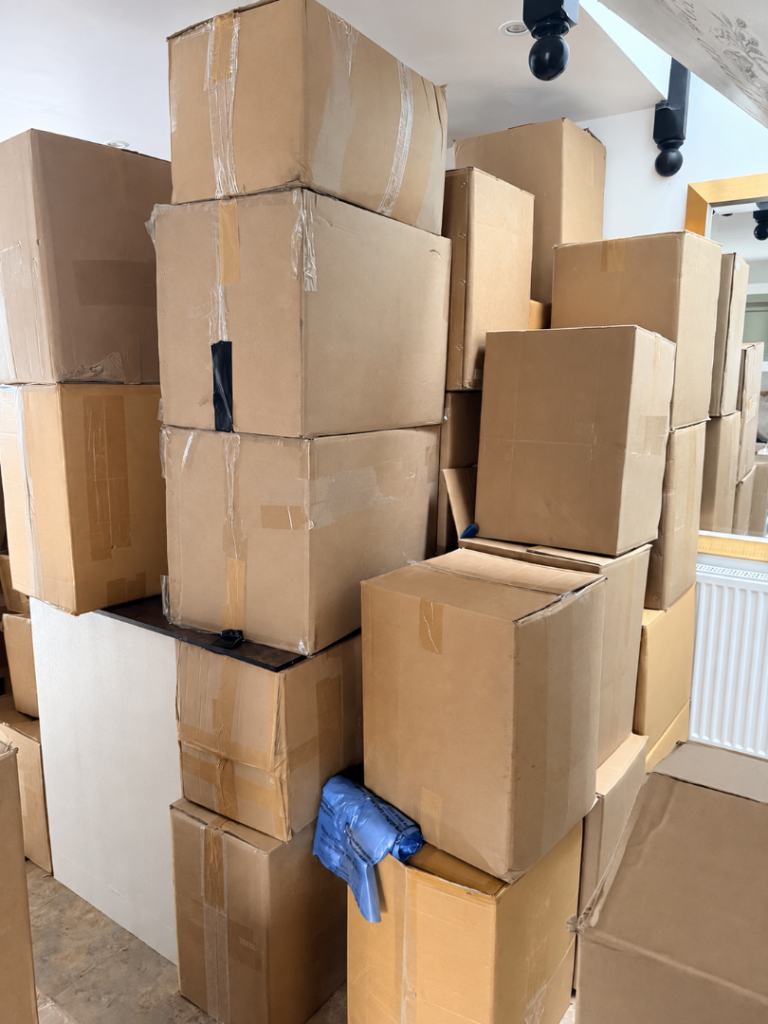     PERFECT RESELLER STARTER STOCK – APPROX. 4,000 ITEMS WHOLESALE CLOTHING BUNDLE