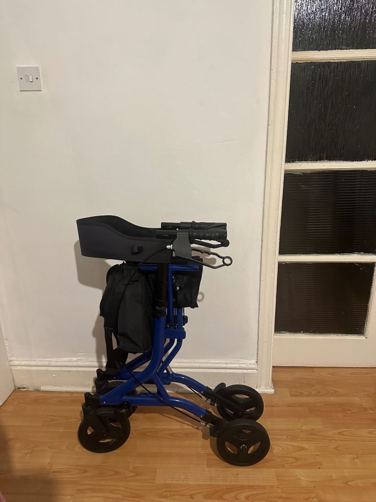 ZOOM PLUS SIZE FOLDING COMPACT SEATED WALKING TROLLEY AID LIKE NEW Walker Rollator