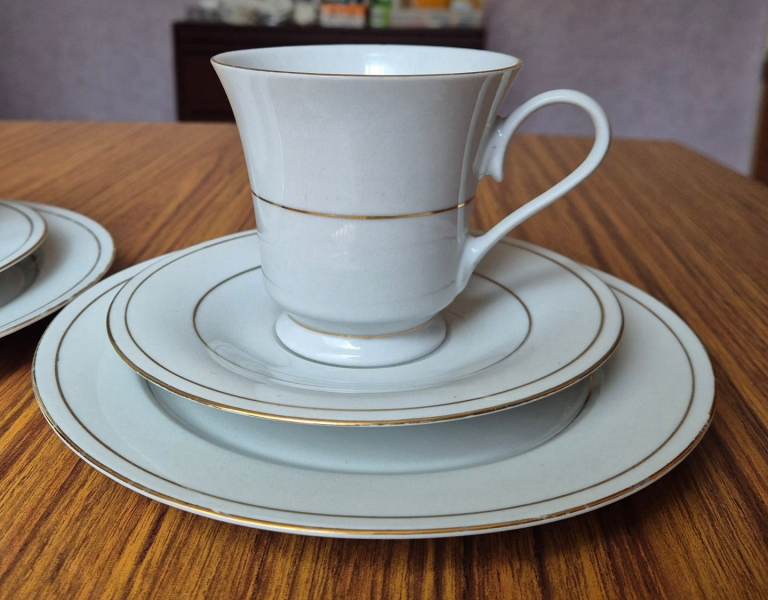 Pagoda Fine China Set of 2 Trios