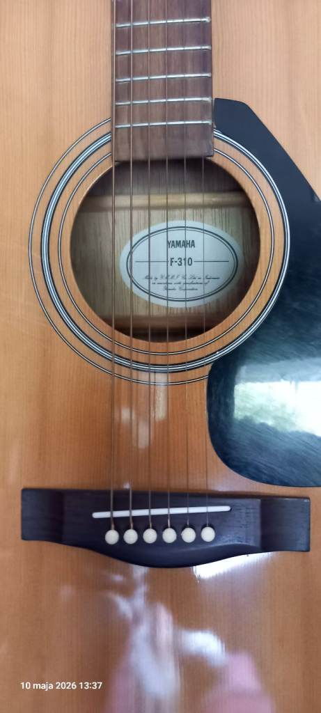Acoustic guitar 