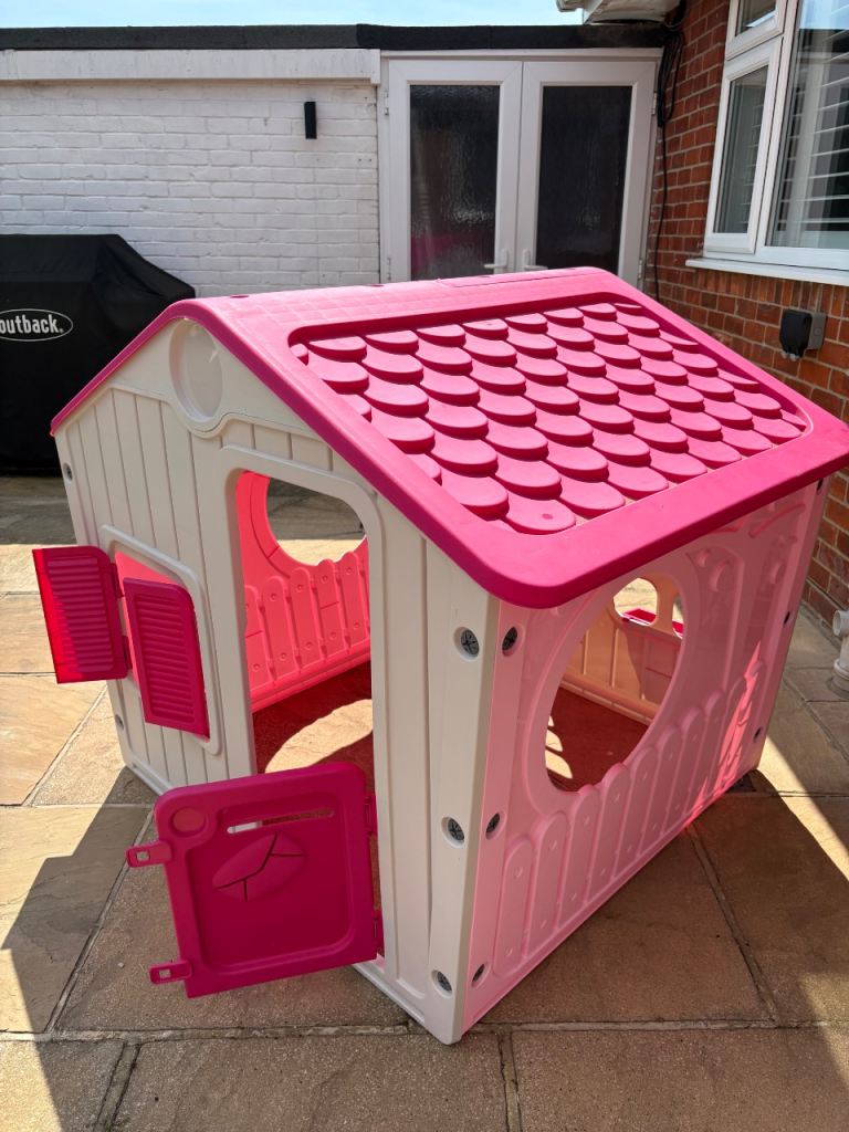 Child’s garden Wendy house / playhouse
