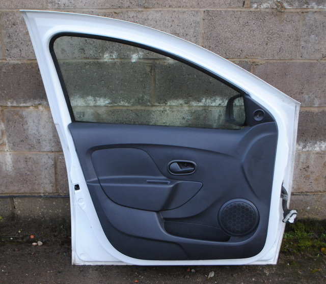 2018 DACIA SANDERO 5 DOOR PASSENGER SIDE FRONT DOOR WHITE