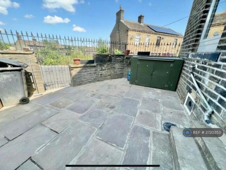 4 bedroom house in Church Street, Keighley, BD22 (4 bed) (#2720353)