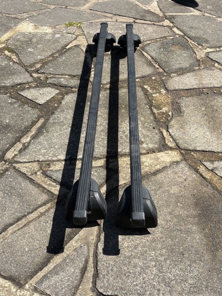 Thule Roof Bars x 2