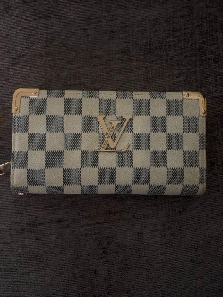Louis Vuitton Damier Azur Zippy Wallet – Good Condition