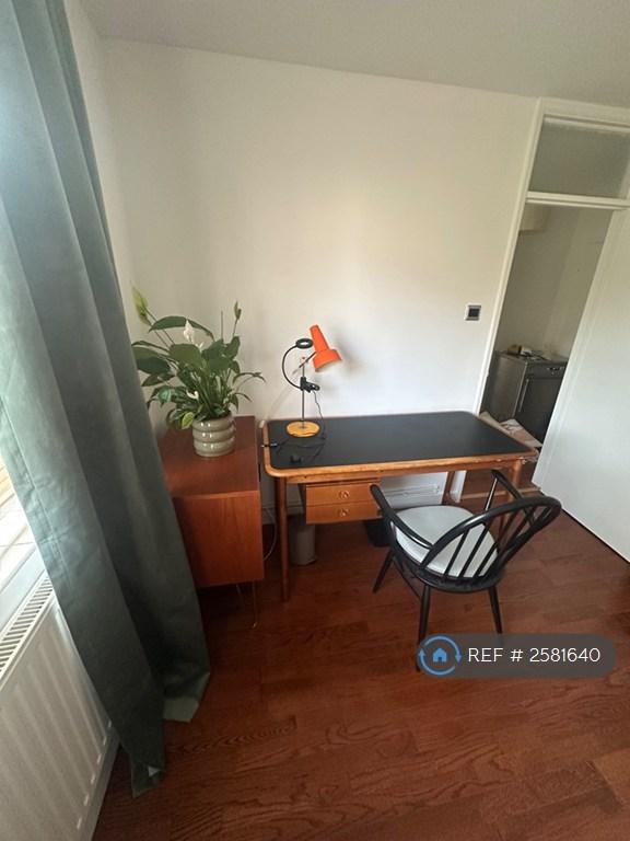 1 bedroom in Charmouth Court, St Albans, AL1 (#2581640)