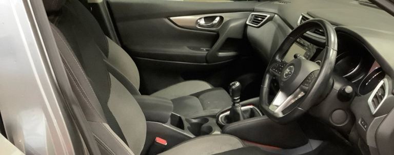 2018 Nissan Qashqai 1.5 dCi N-Connecta 5dr ++ PANROOF / NAV / CAMERA / ULEZ / 7 SERVICES ++ HATCH...