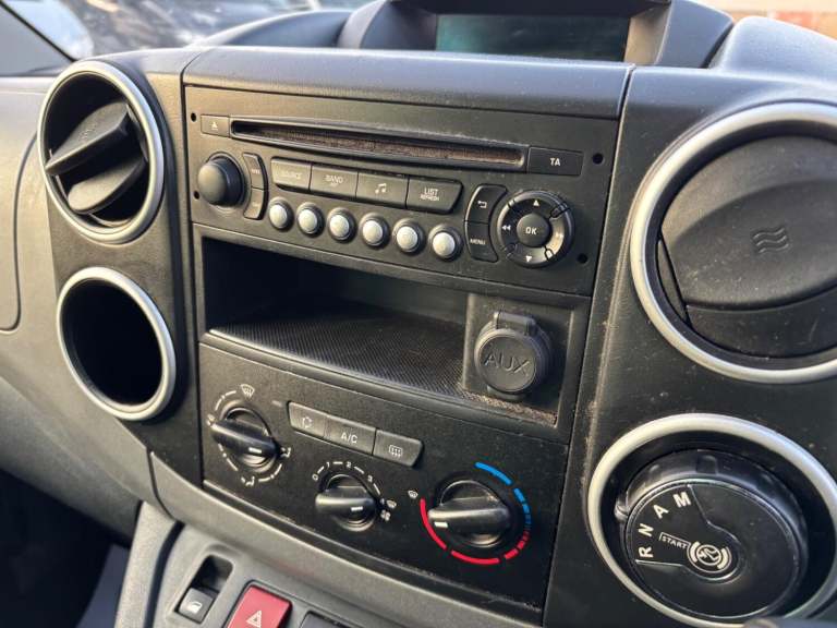 PEUGEOT PARTNER AUTO WHEELCHAIR ACCESSIBLE VEHICLE AUTOMATIC WAV 1.6 2017