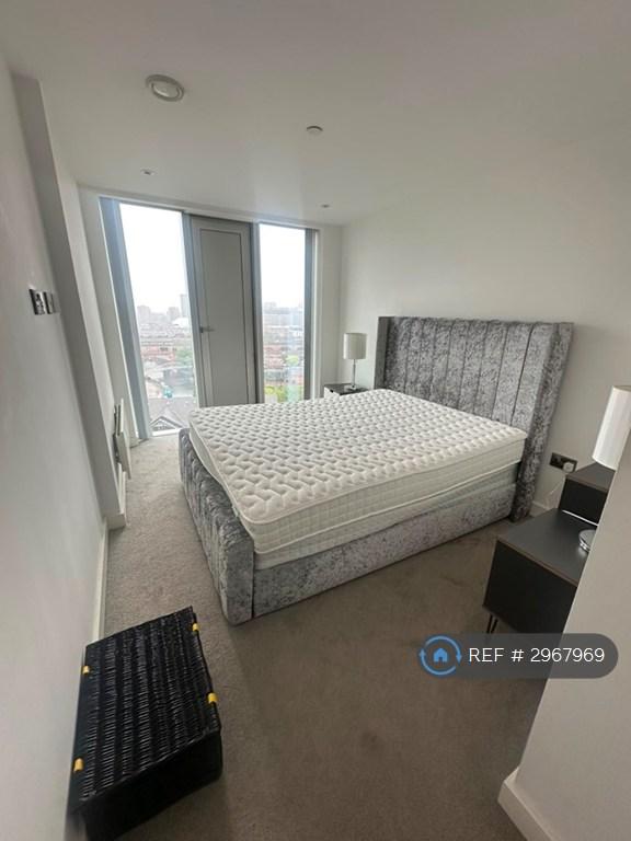 2 bedroom flat in Elizabeth Tower At Crown Street, Manchester, M15 (2 bed) (#2967969)