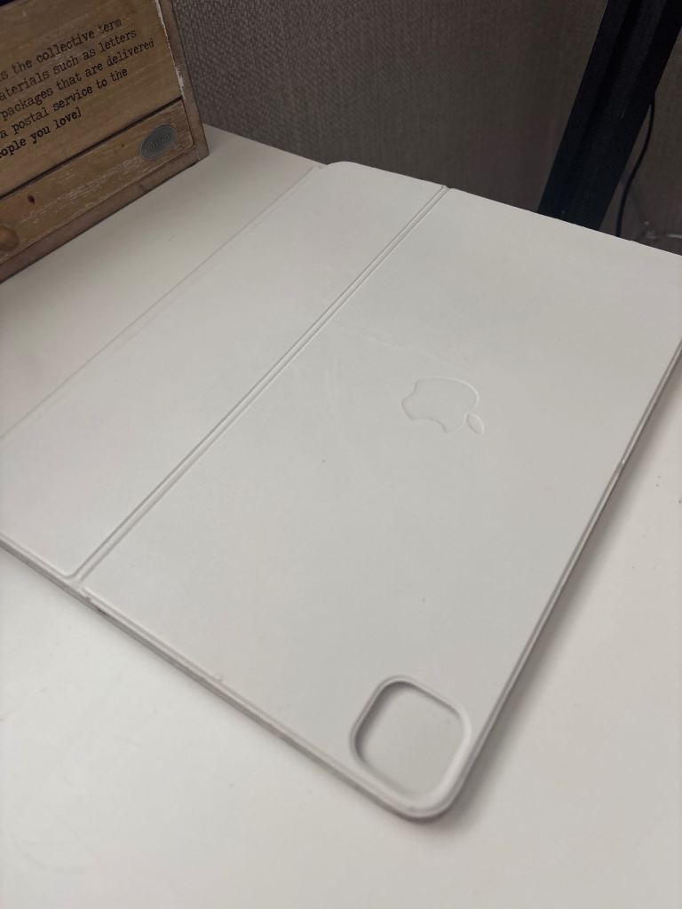 Apple Smart Folio for iPad Pro – White, Good Condition