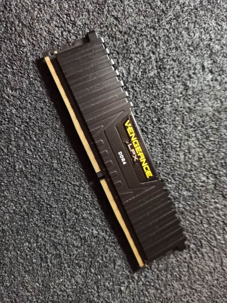 CORSAIR DDR4 2666 MHz VENGEANCE LPX RAM