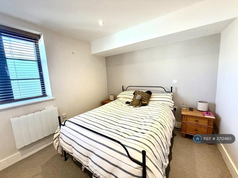 2 bedroom flat in Portland Square, Bristol, BS2 (2 bed) (#2712480)