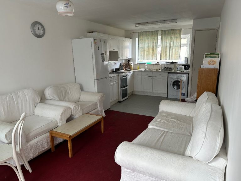 Furnished double room to let