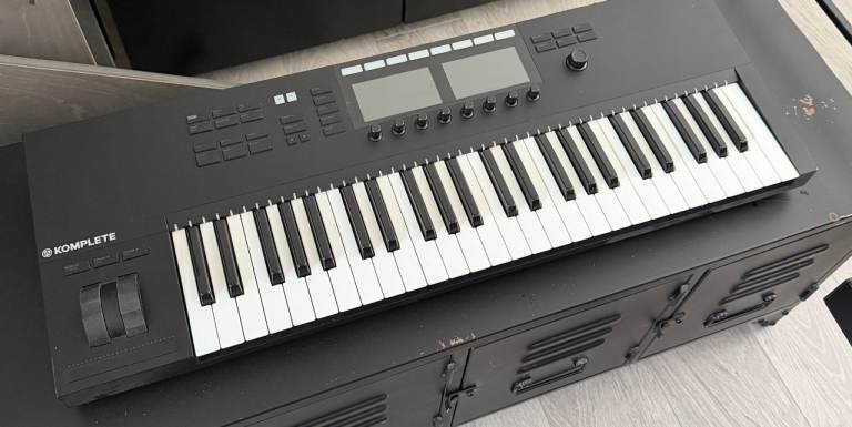 Native Instruments Komplete Kontrol S49 49-Key Keyboard Controller