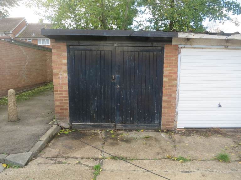 SS14 ~ Lock up Garage To Let - Clickett Hill, Basildon SS14 1LX