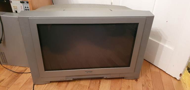 Hitachi 28 inch CRT television with remote