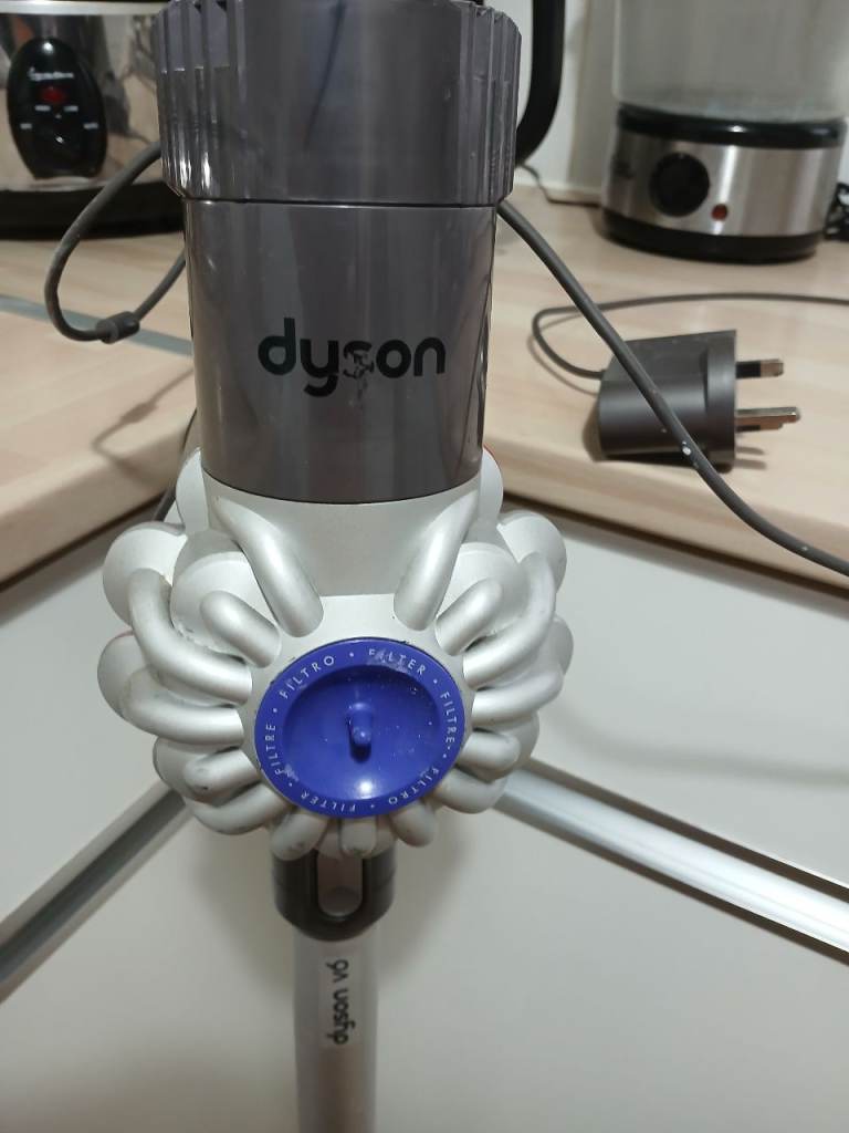 Dyson V6 cordless 