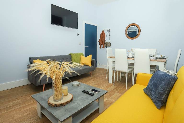 Fantastic 5 bed HMO Close to the Town Centre and BAE Systems 