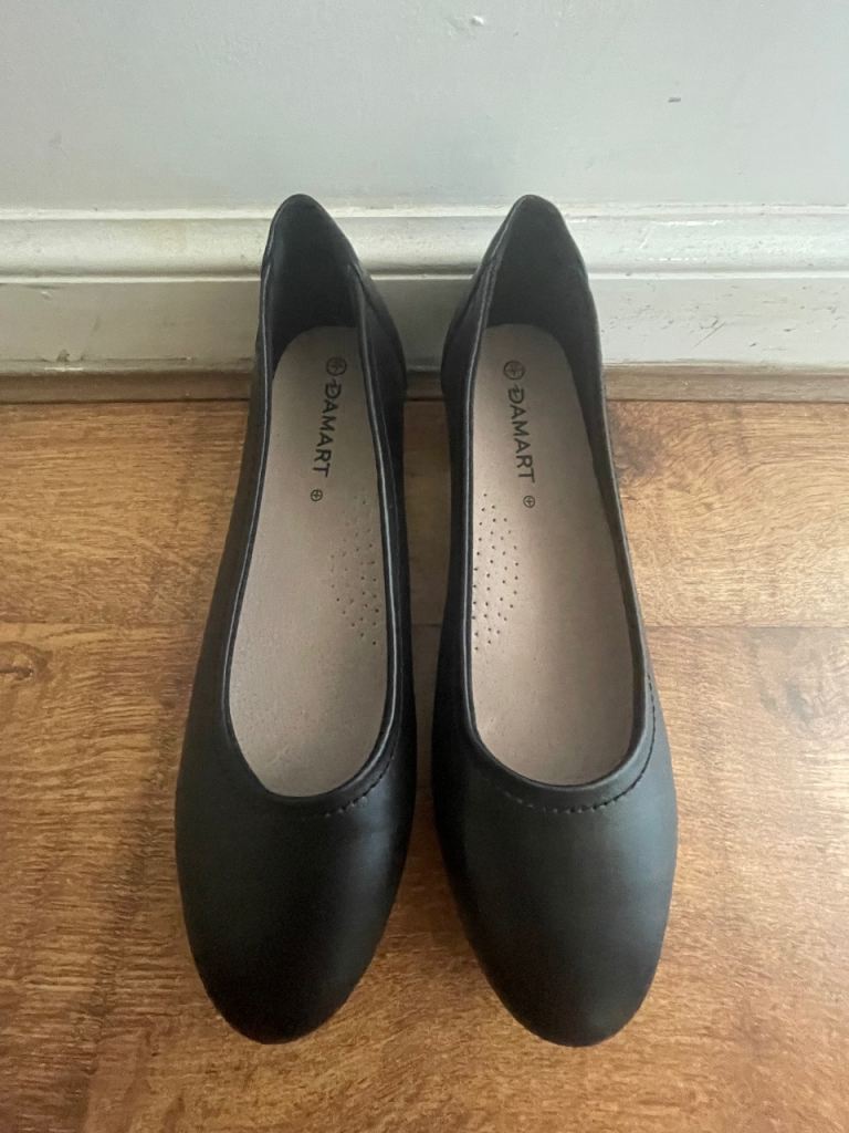 New Damart Black Court Shoes UK size 7 with block heel