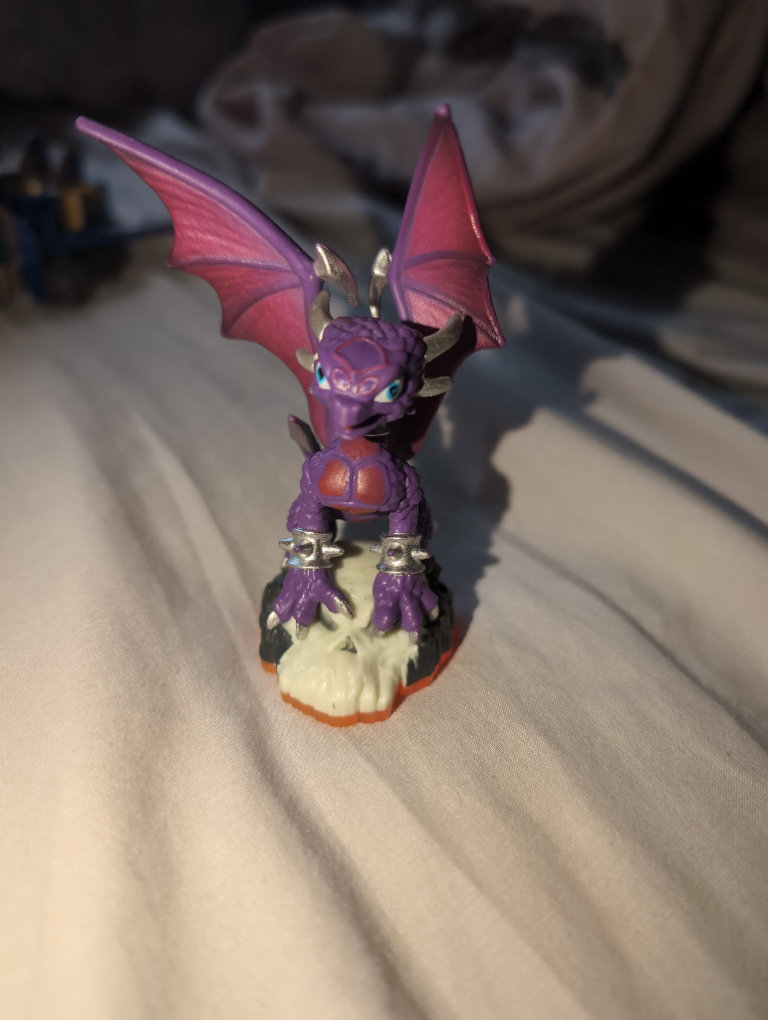 Purple dragon Skylander figure 