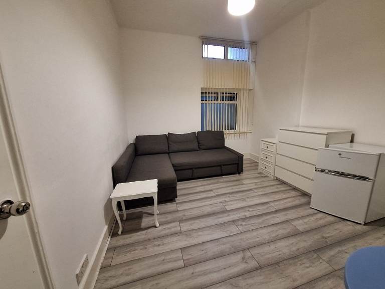 Double room to rent in Cricklewood NW2, all bill included 