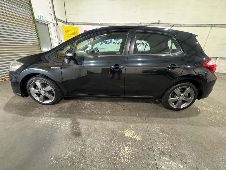 TOYOTA AURIS 1.8 VVT-h T4 2012
