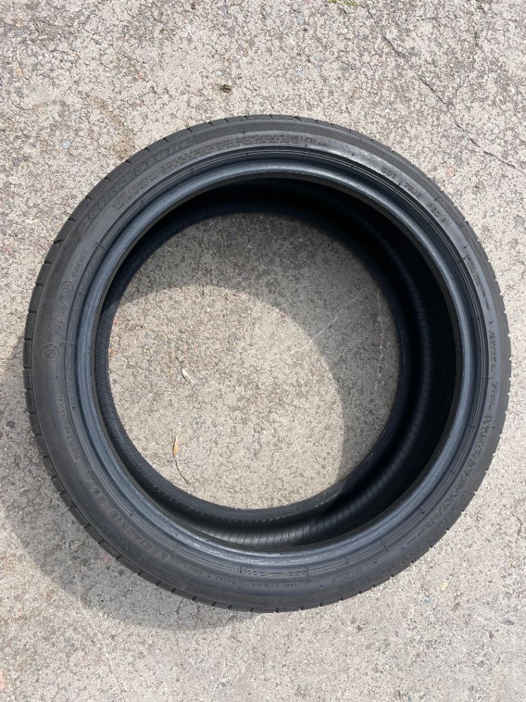 Bridgestone 225/40-19 run flat tyre. 