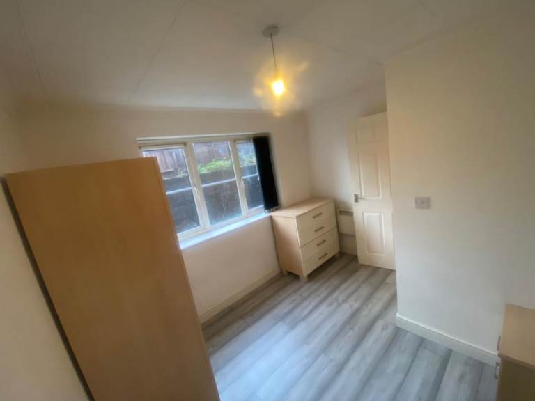 Spacious 1 bed flat to let 