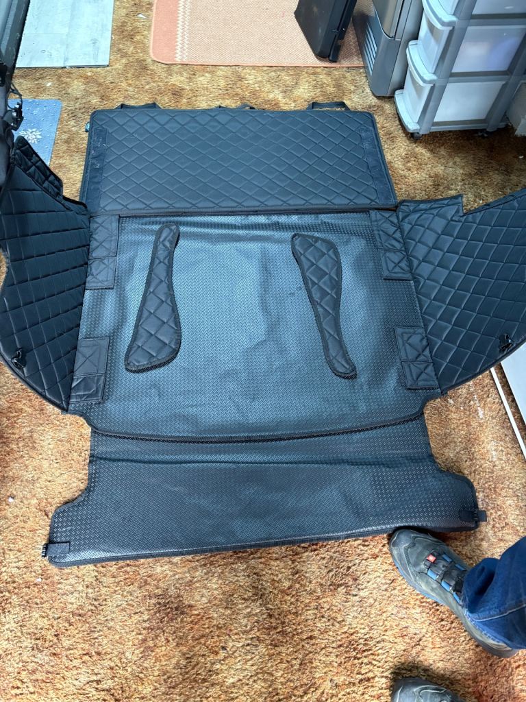 Car bootliner- Range Rover