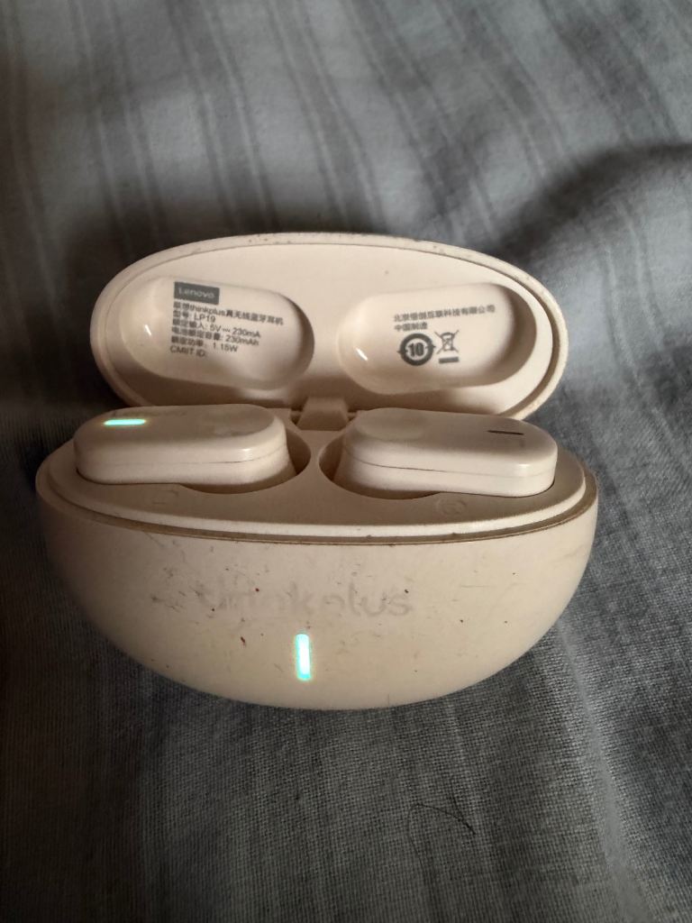 Second hand air pods 