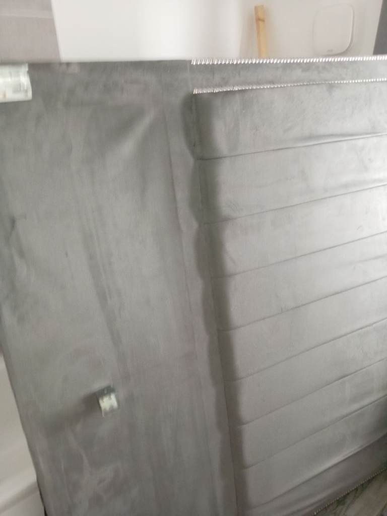Kingsize bed with heavy duty slats