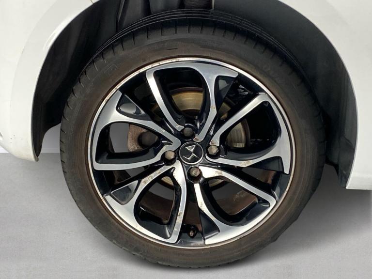 2017 DS Automobiles Ds4 Prestige Puretech S/s 4 Puretech Prestige S/S Hatchback PETROL Manual