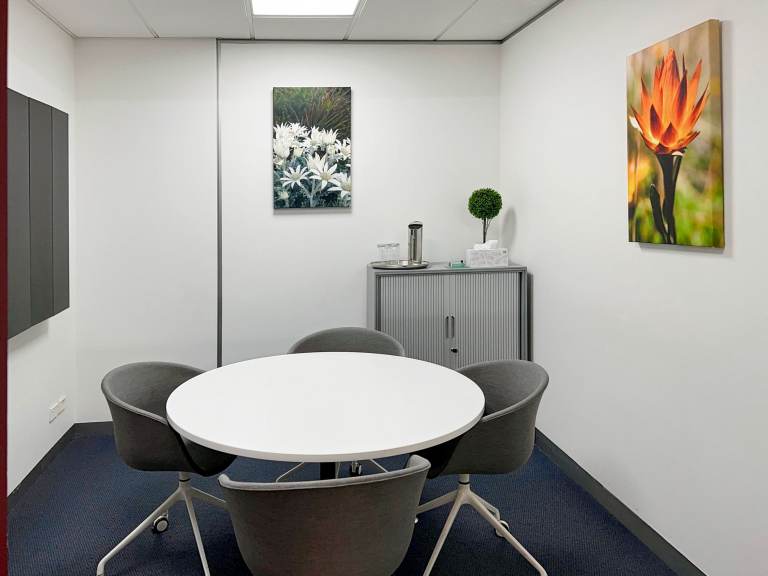 London - EC1V1NR \ Serviced Office with 4 Desks