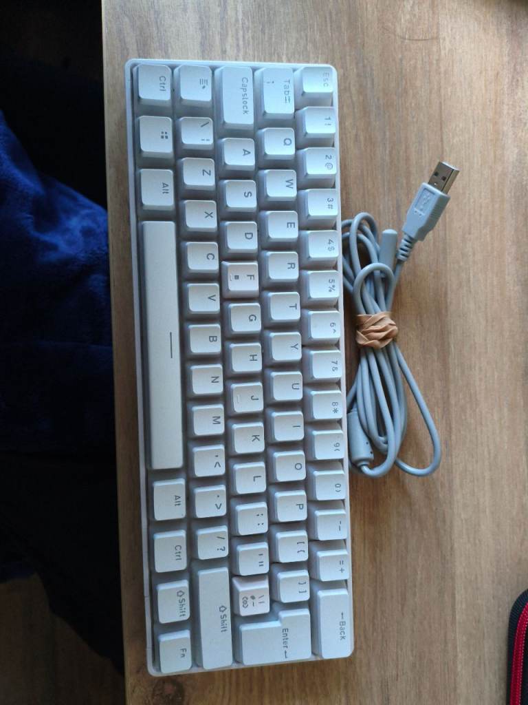 Compact White wired Keyboard – Good Condition