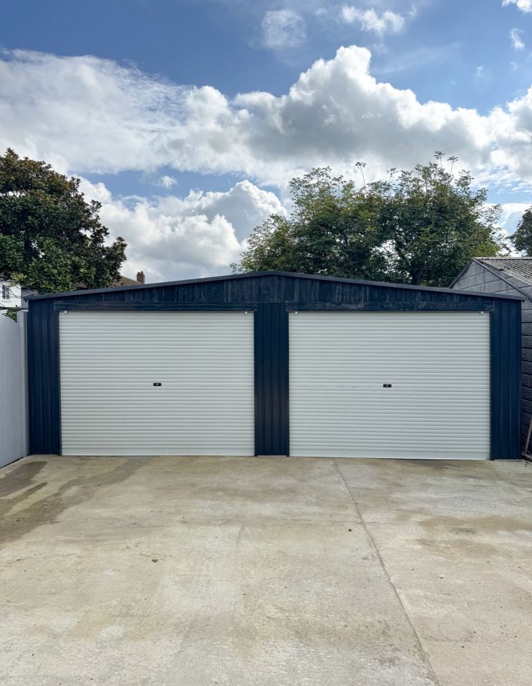 Large workshop with electric