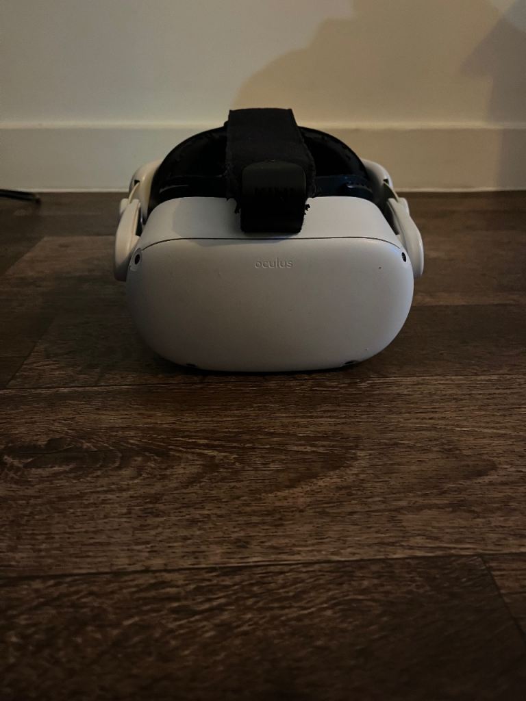 Oculus Quest 2 VR Headset (ONLY) - Good Condition