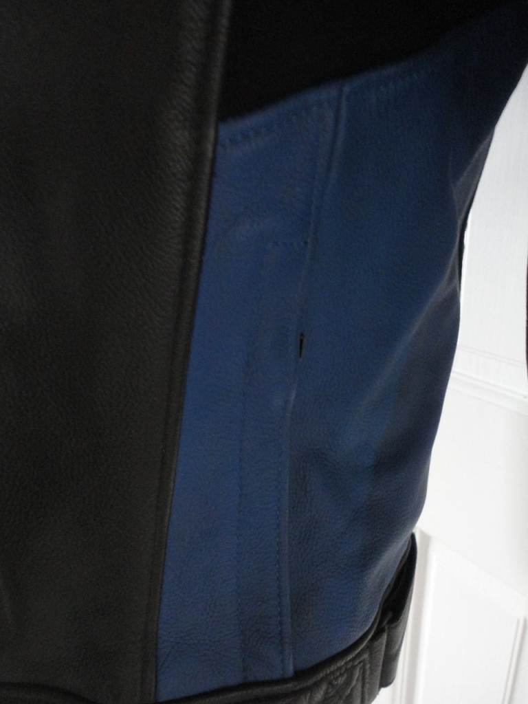 Dainese motorbike leather jacket with elbow and shoulder pads size 44 inch chest 